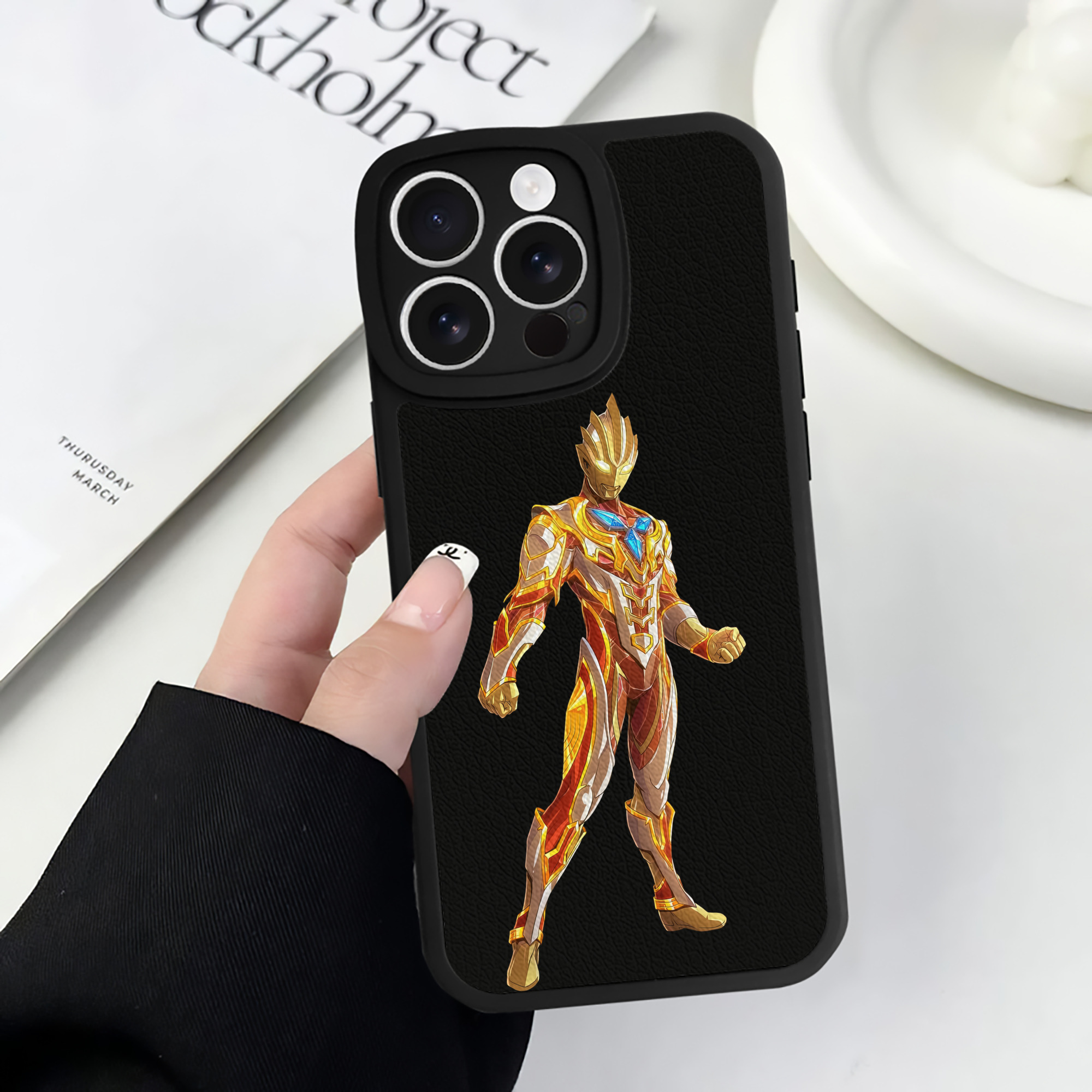 （画像用） ウルトラマン Ultraman 【iPhone 16シリーズ対応】シリコンスマホケース（レザー調） 材質：シリコン